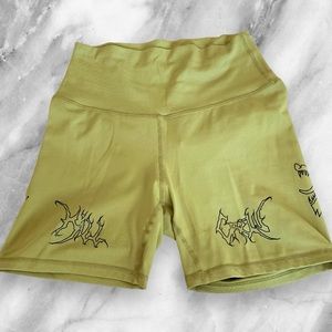 Scrunch wolf biker shorts
